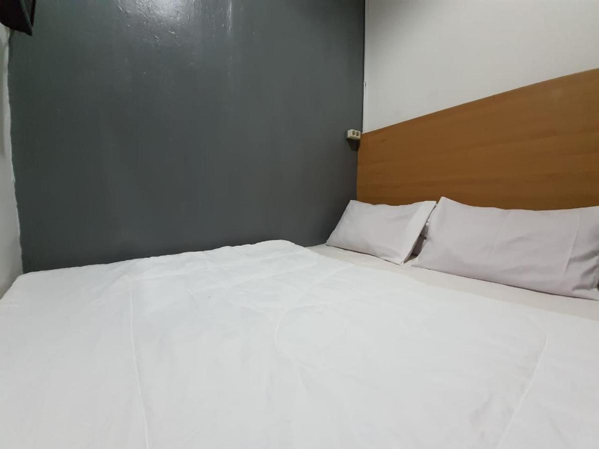 Chrysant Hotel Elok By Idh Jakarta Bagian luar foto